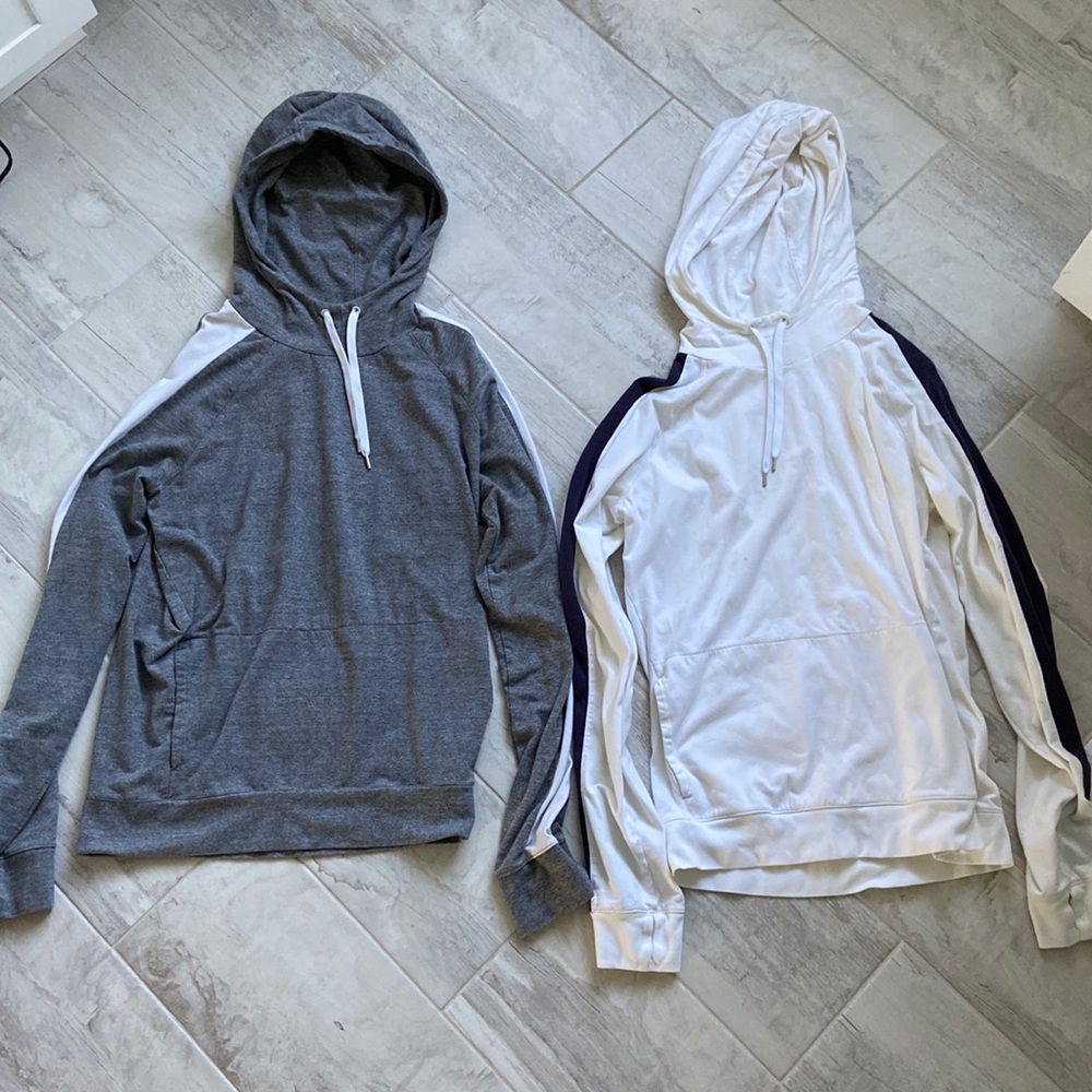 2 for 1 - American Eagle sweatshirts gray and white.